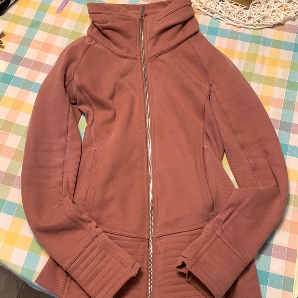 Lululemon mauve zip up